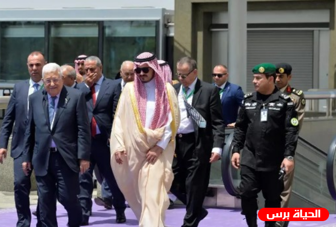 الرئيس عباس يصل جدة للمشاركة بالقمة العربية